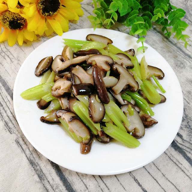 老人吃香菇能保护心血管